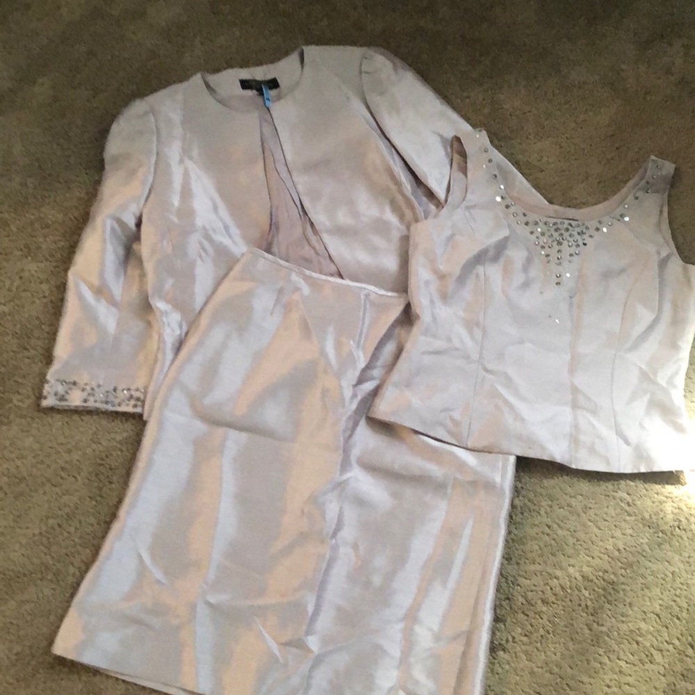 Tahari 2 piece suit